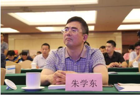 中国人民银行中国国际经济战略研究会副秘书长朱学东